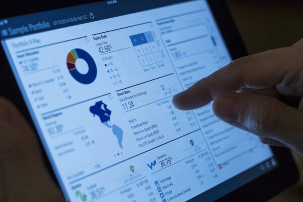 Improving Financial Visibility: A Guide to Customised Reporting and Dashboards